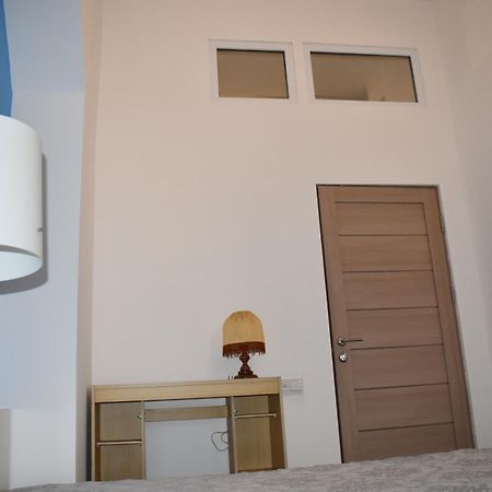 Sleep Studio Hostel 耶烈万 外观 照片