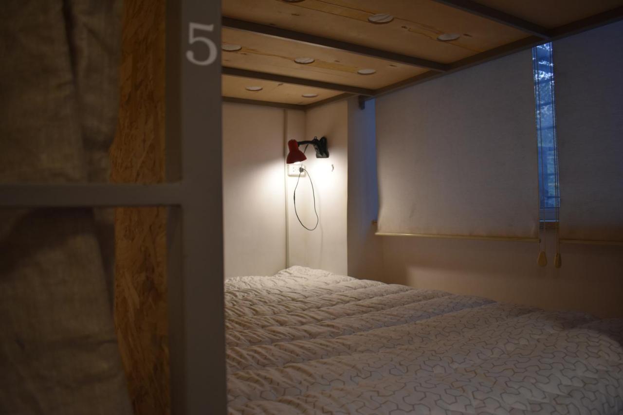 Sleep Studio Hostel 耶烈万 外观 照片