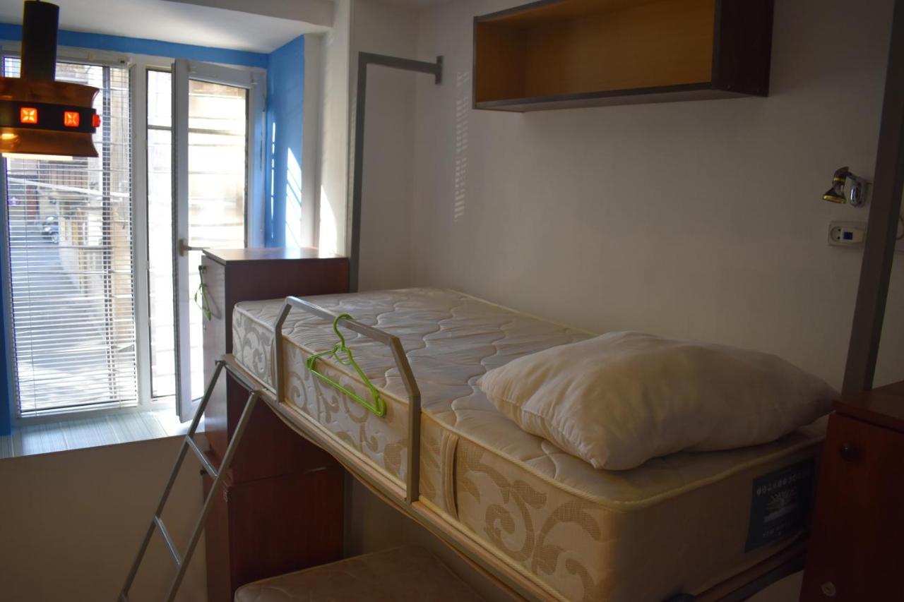 Sleep Studio Hostel 耶烈万 外观 照片