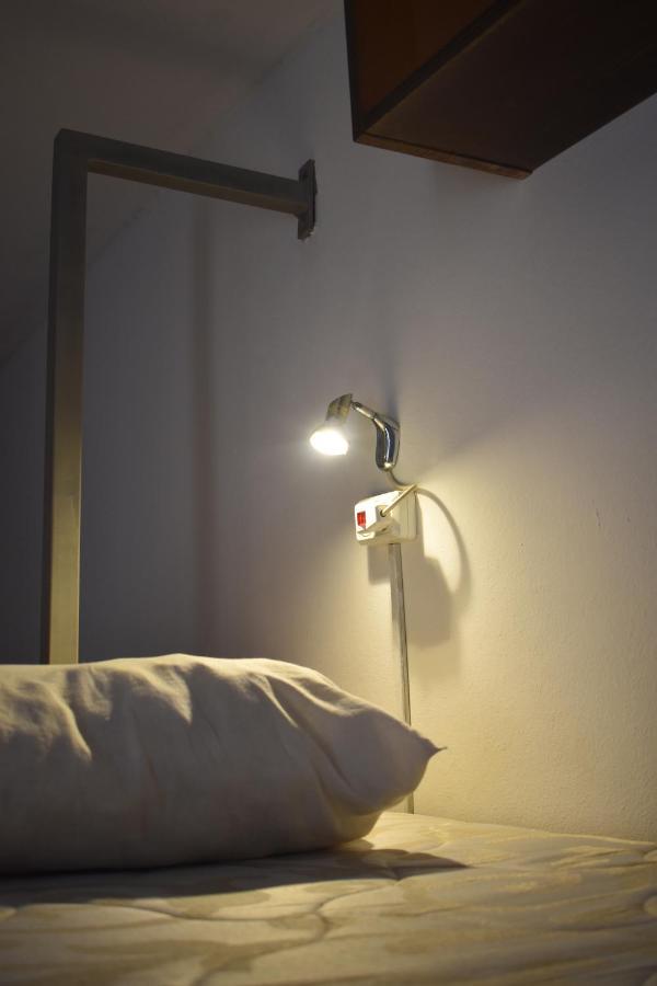Sleep Studio Hostel 耶烈万 外观 照片
