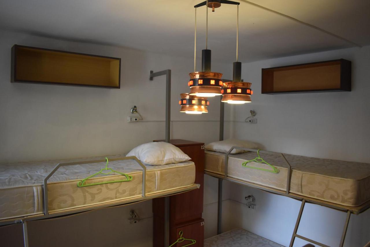 Sleep Studio Hostel 耶烈万 外观 照片